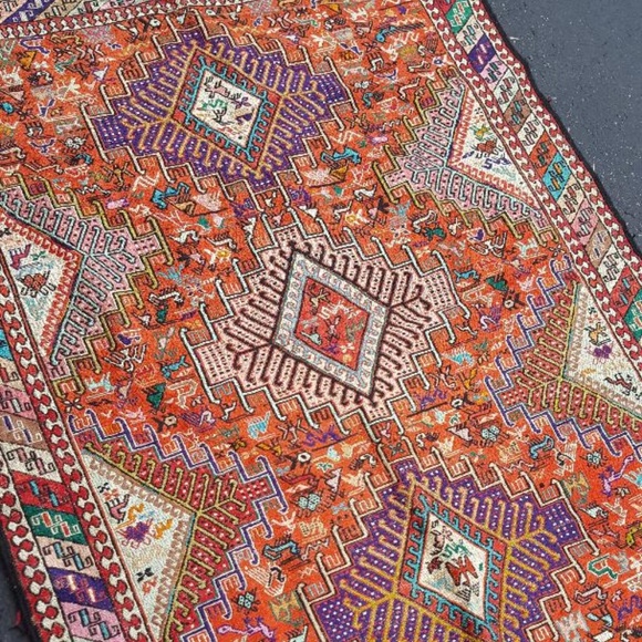 Kilim Hand Woven Wool & Silk Persian area rug - Picture 3 of 3